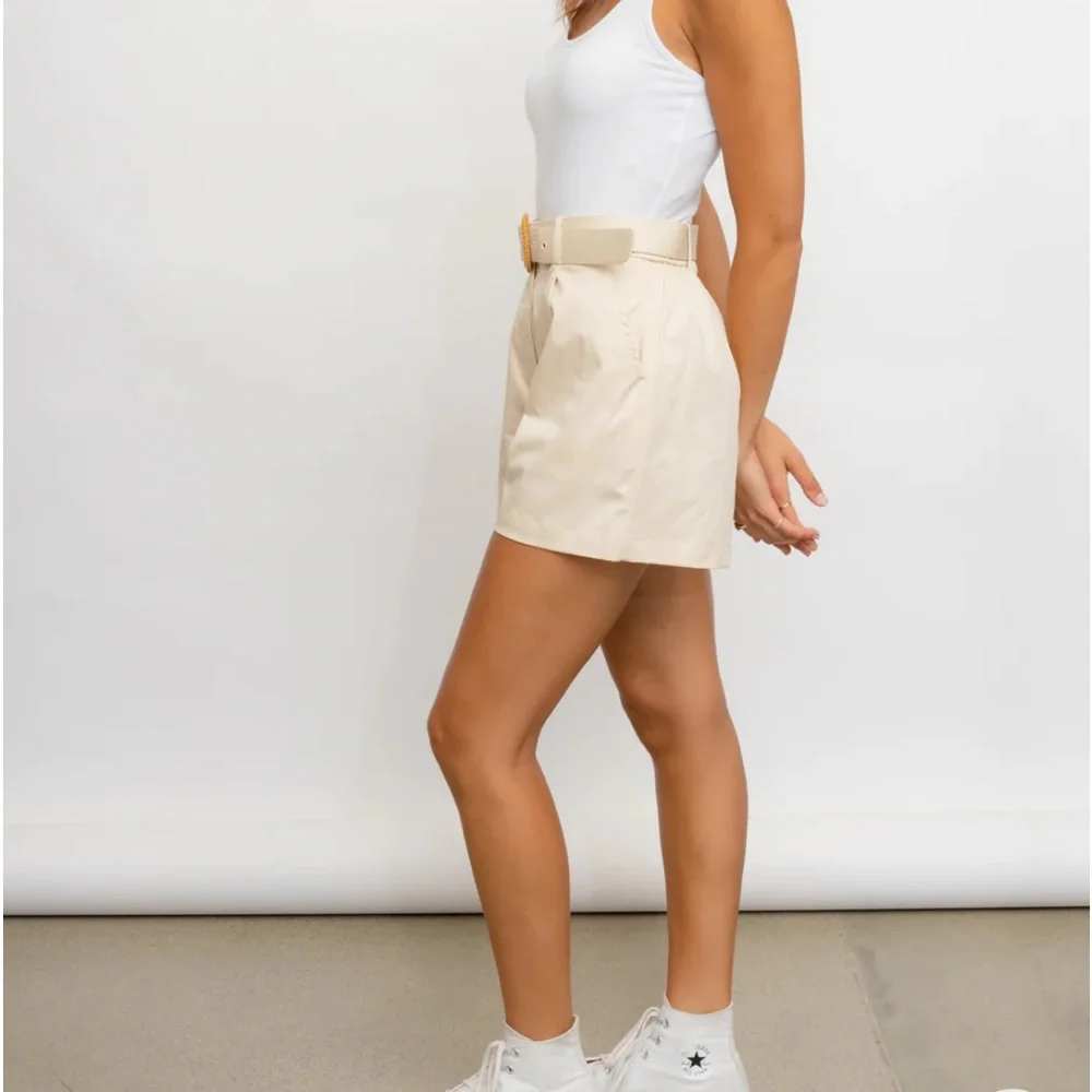 BUCKLED BELTED SHORTS WITH POCKETS - Picture 3 of 11